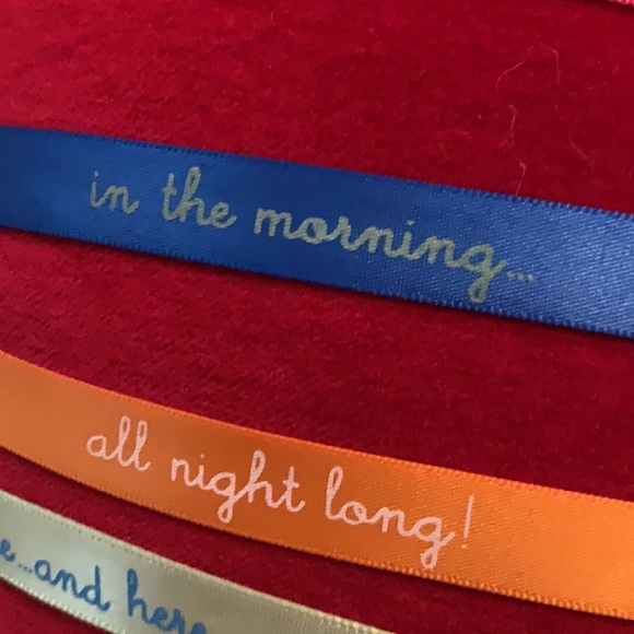 Victoria Secret message pillow - Picture 4 of 6